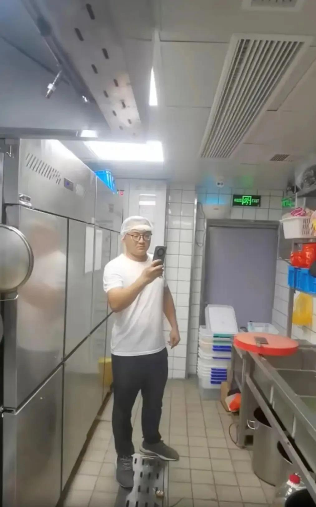 78db-d2b25dbd07284c8dbc2903150a16bea4 中年地产人,在杭州捡倒闭餐饮店